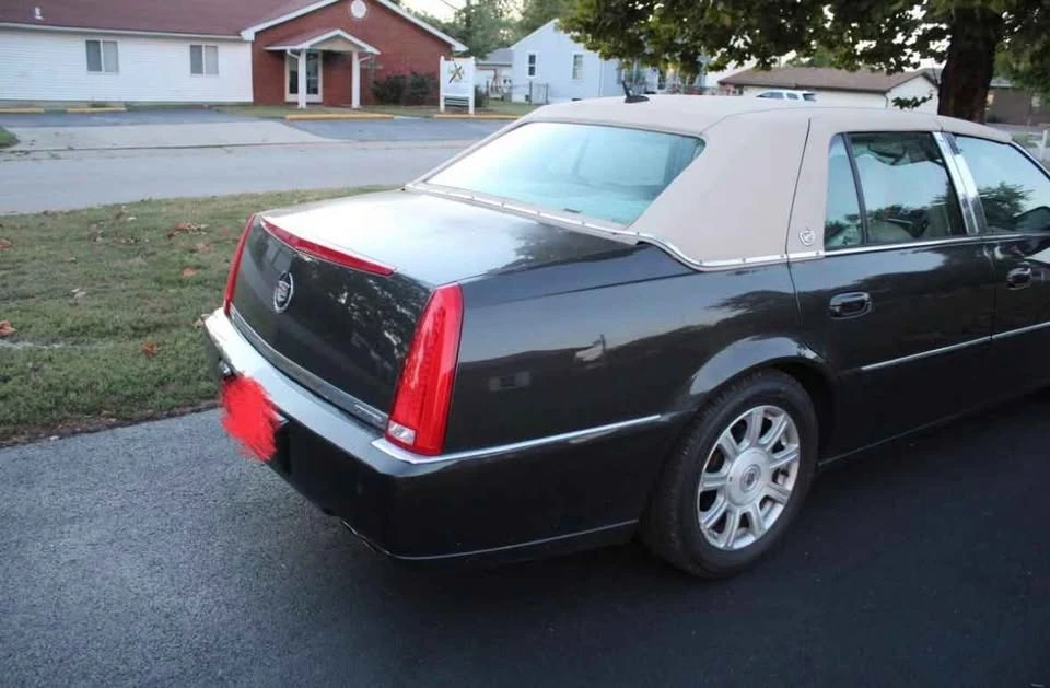 2008 Cadillac DTS - Image 9 of 16