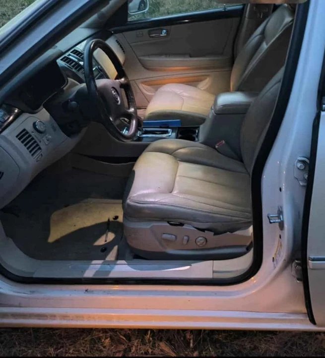 2008 Cadillac DTS - Image 2 of 2