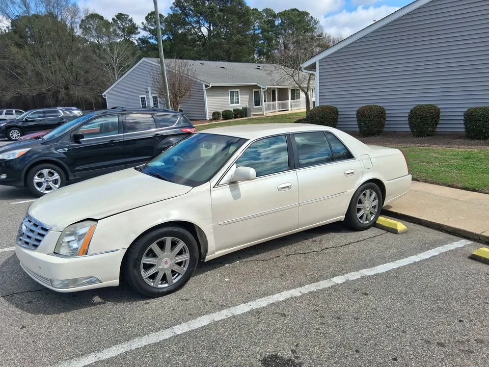 2008 Cadillac DTS - Image 3 of 4