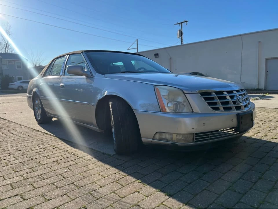 2008 Cadillac DTS - Image 2 of 11