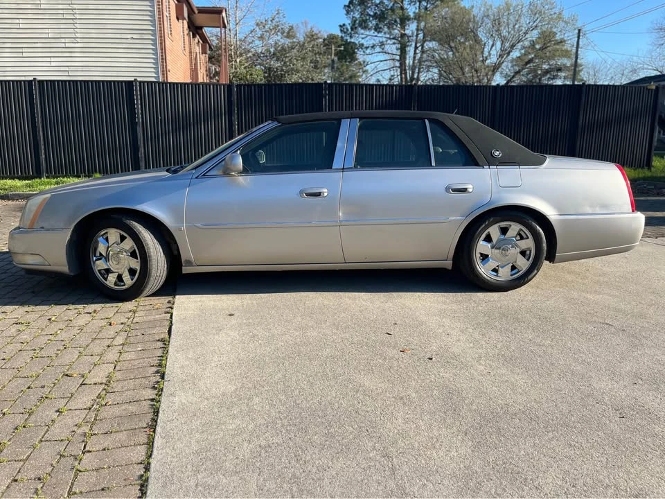 2008 Cadillac DTS - Image 5 of 11