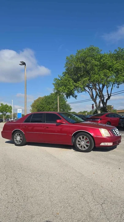 2008 Cadillac DTS - Image 2 of 9