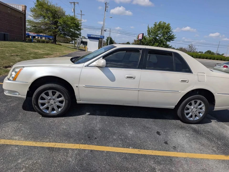 2008 Cadillac DTS - Image 2 of 12