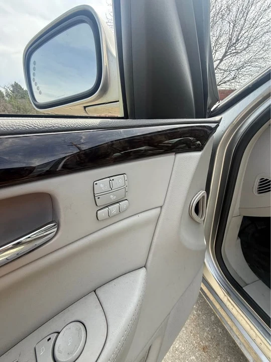 2008 Cadillac DTS - Image 9 of 10
