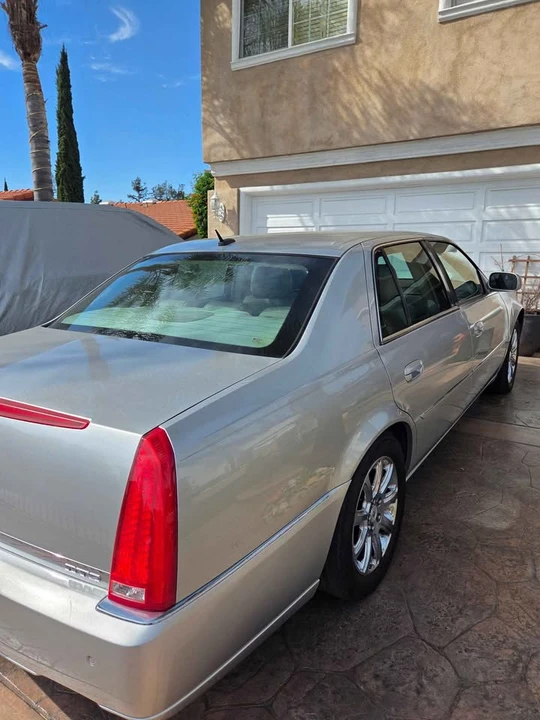 2008 Cadillac DTS - Image 2 of 16