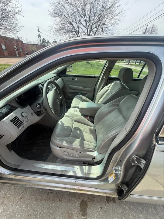 2008 Cadillac DTS - Image 8 of 12