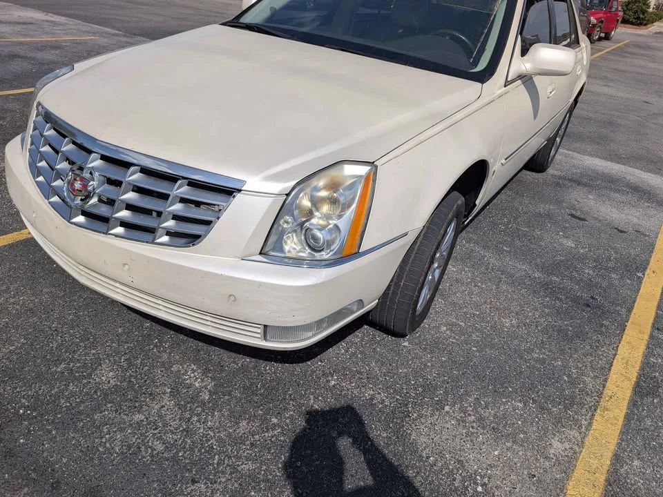 2008 Cadillac DTS - Image 11 of 12