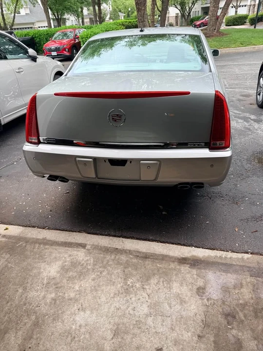 2008 Cadillac DTS - Image 9 of 10