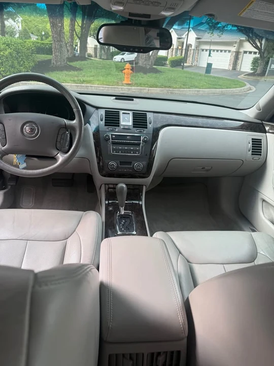 2008 Cadillac DTS - Image 2 of 10