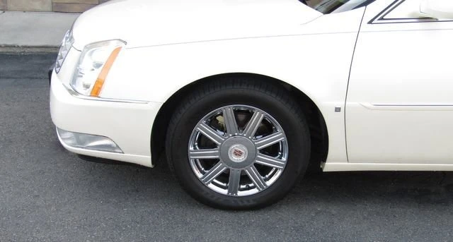 2008 Cadillac DTS - Image 16 of 17