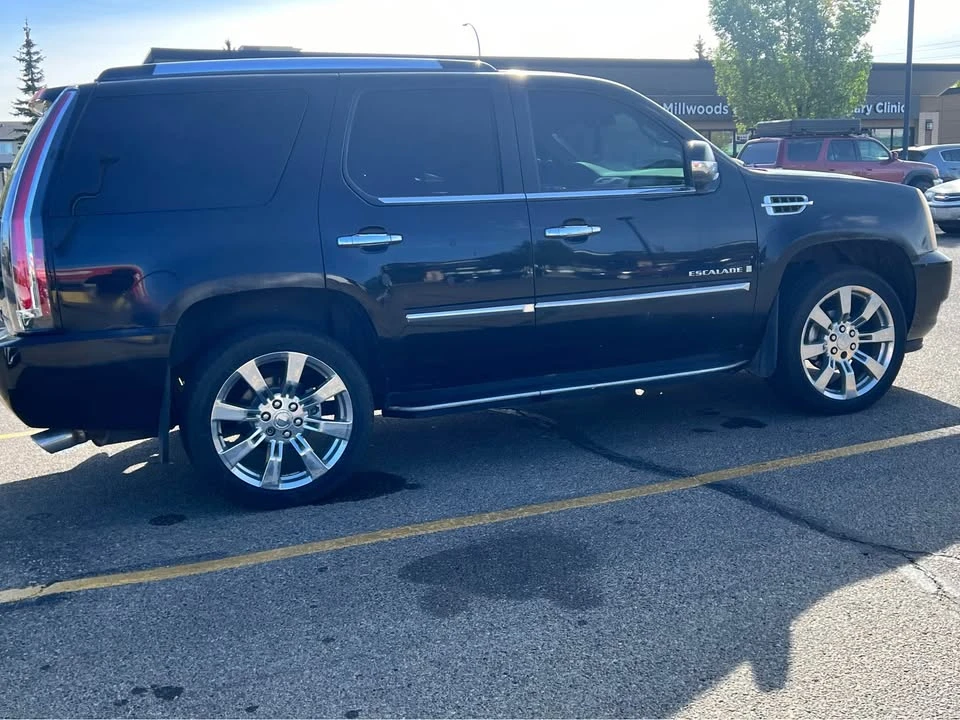 2008 Cadillac Escalade & EXT 3rd Gen - Image 2 of 12