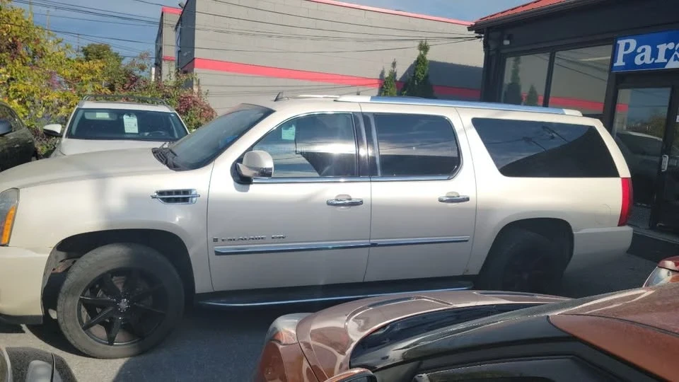 2008 Cadillac Escalade & EXT 3rd Gen - Image 2 of 12