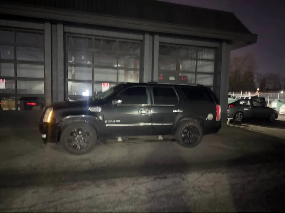 2008 Cadillac Escalade & EXT 3rd Gen - Image 3 of 8