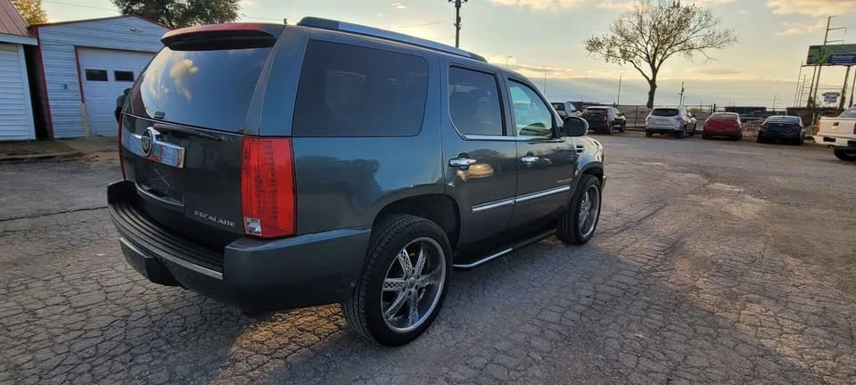 2008 Cadillac Escalade & EXT 3rd Gen - Image 2 of 12