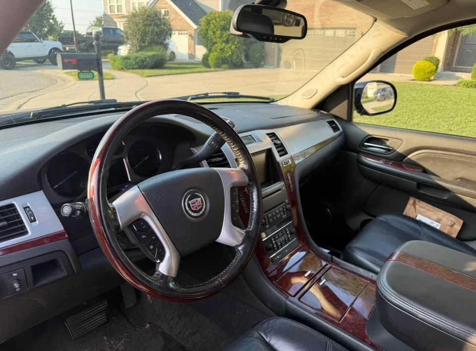 2008 Cadillac Escalade & EXT 3rd Gen - Image 10 of 14
