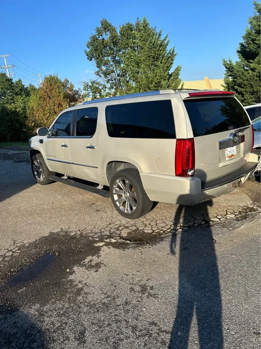 2008 Cadillac Escalade & EXT 3rd Gen - Image 3 of 3