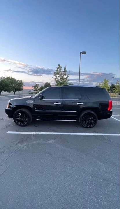 2008 Cadillac Escalade & EXT 3rd Gen - Image 2 of 19
