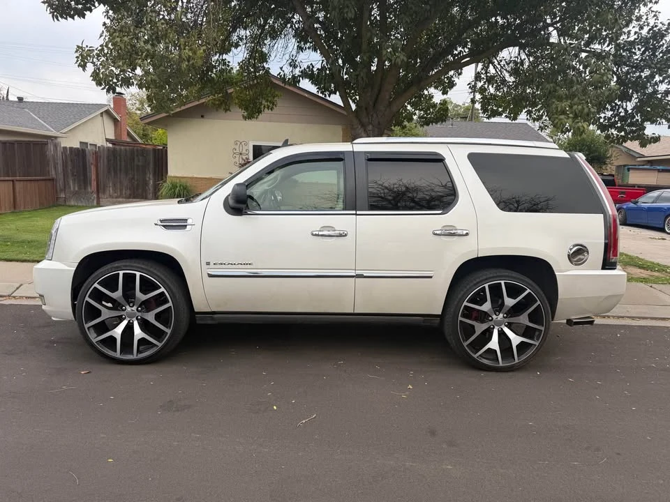 2008 Cadillac Escalade & EXT 3rd Gen - Image 2 of 13