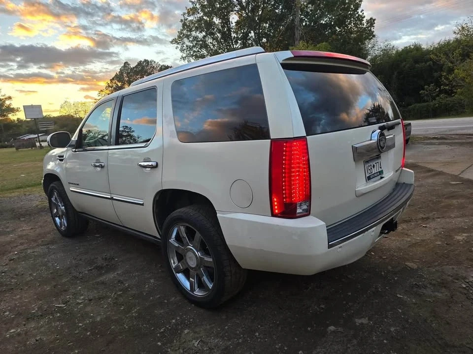 2008 Cadillac Escalade & EXT 3rd Gen - Image 4 of 5