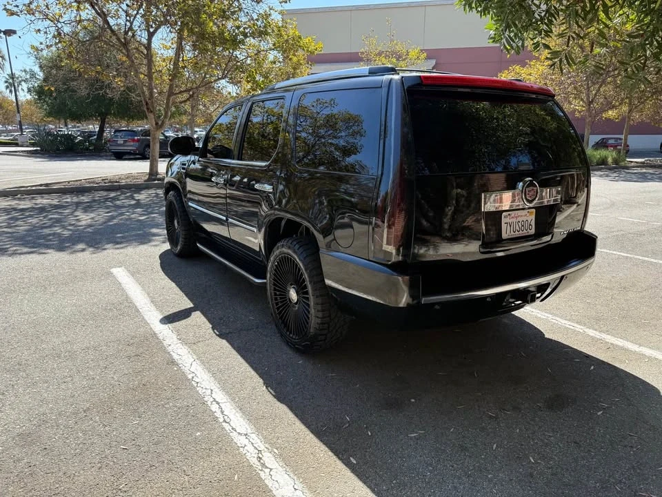 2008 Cadillac Escalade & EXT 3rd Gen - Image 2 of 18