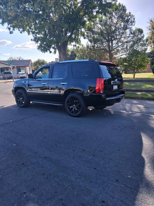 2008 Cadillac Escalade & EXT 3rd Gen - Image 2 of 12