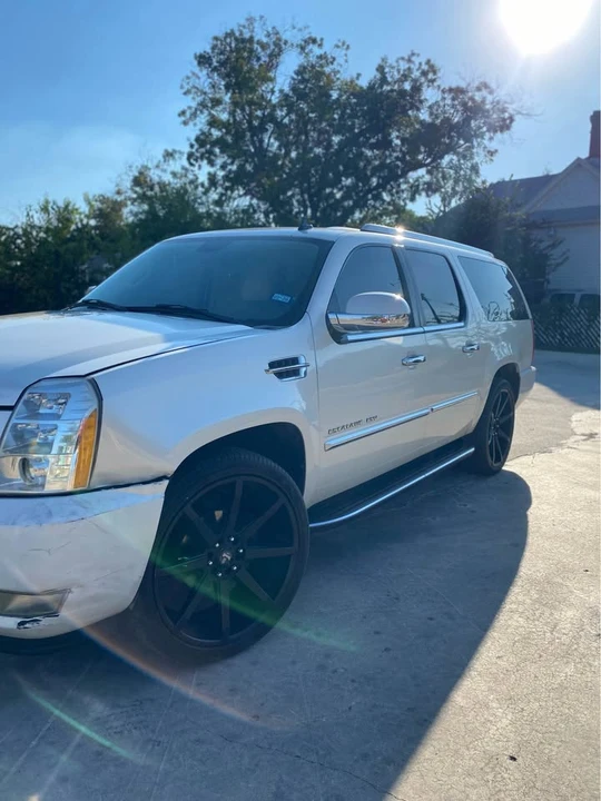 2008 Cadillac Escalade & EXT 3rd Gen - Image 3 of 7