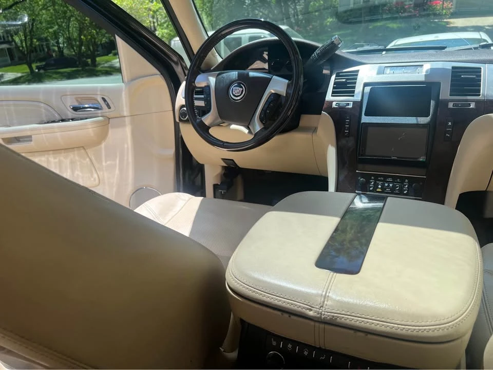 2008 Cadillac Escalade & EXT 3rd Gen - Image 4 of 10