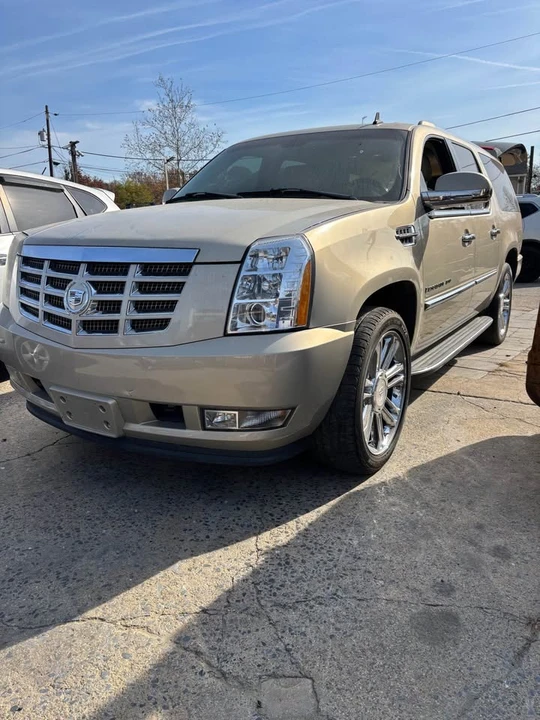 2008 Cadillac Escalade & EXT 3rd Gen - Image 2 of 8