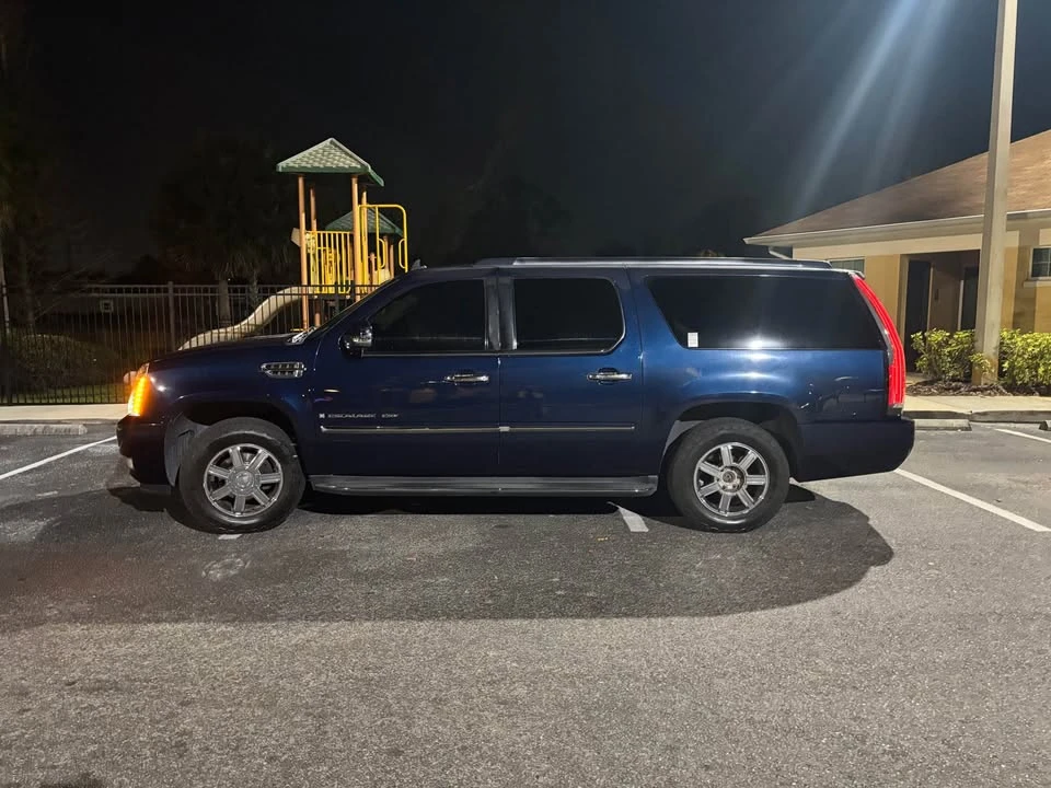2008 Cadillac Escalade & EXT 3rd Gen - Image 2 of 8