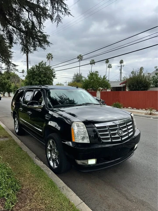 2008 Cadillac Escalade & EXT 3rd Gen - Image 2 of 12