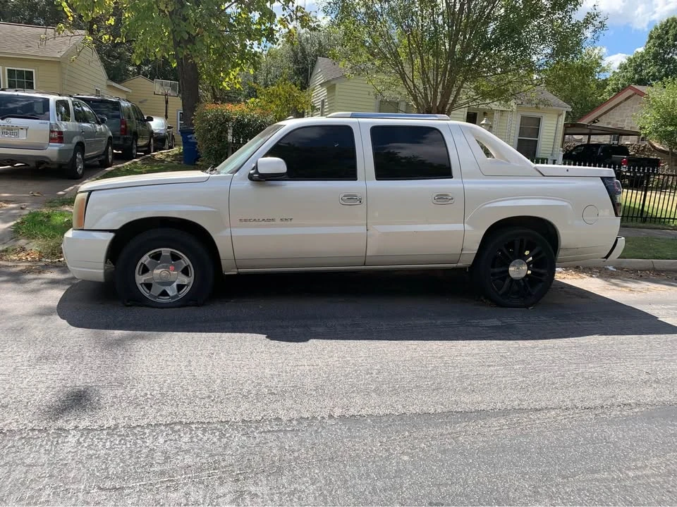 2008 Cadillac Escalade & EXT 3rd Gen - Image 4 of 8
