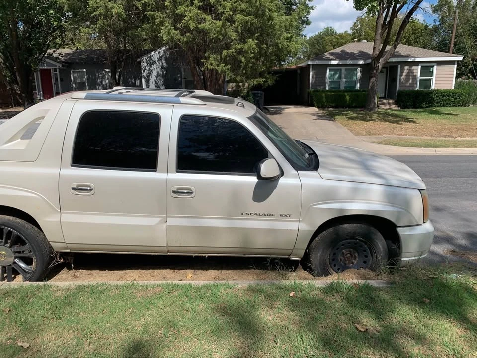 2008 Cadillac Escalade & EXT 3rd Gen - Image 2 of 8