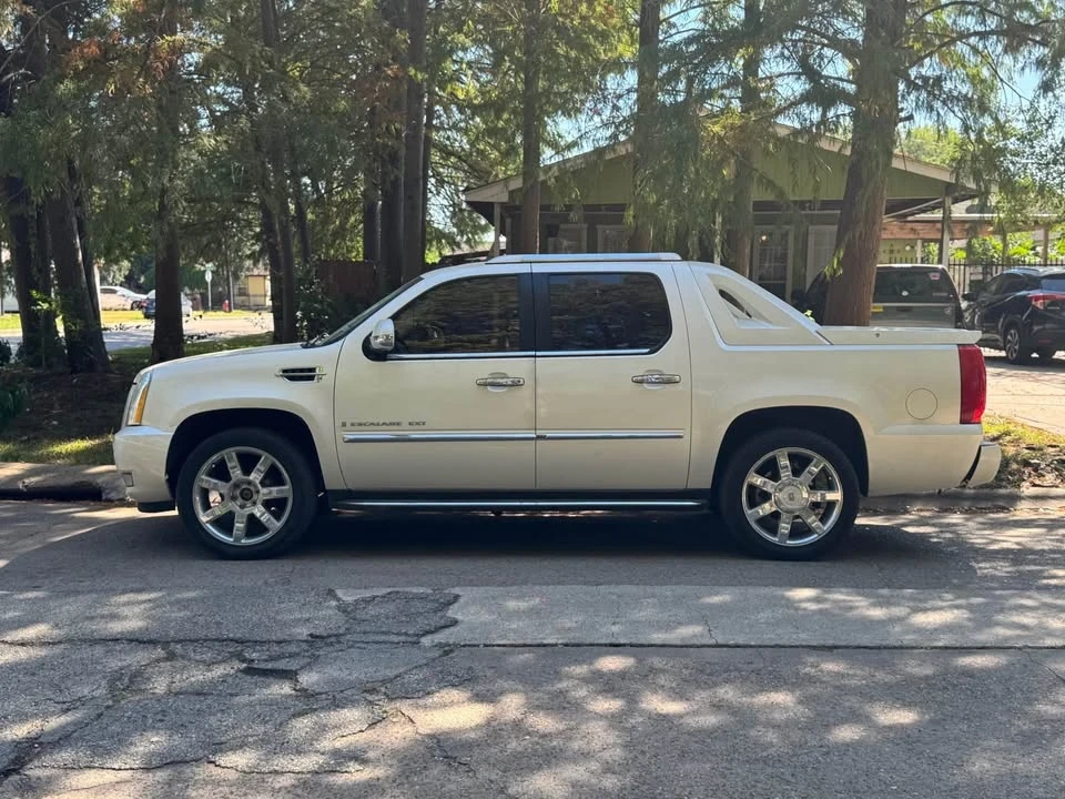 2008 Cadillac Escalade & EXT 3rd Gen - Image 2 of 17