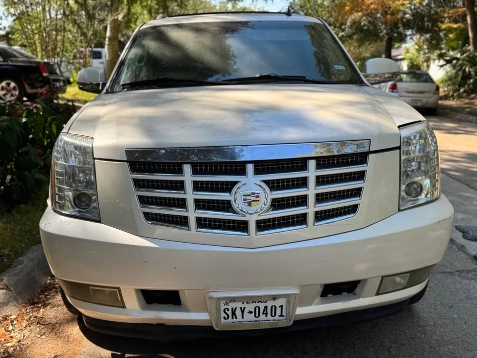 2008 Cadillac Escalade & EXT 3rd Gen - Image 3 of 17