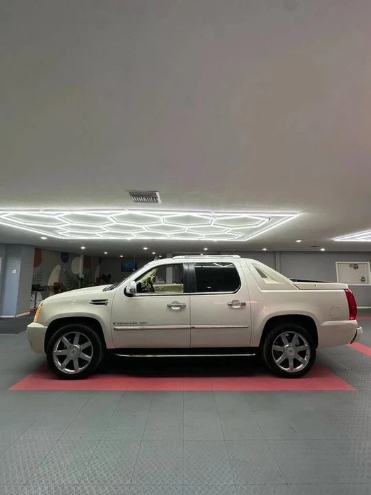 2008 Cadillac Escalade & EXT 3rd Gen - Image 2 of 20