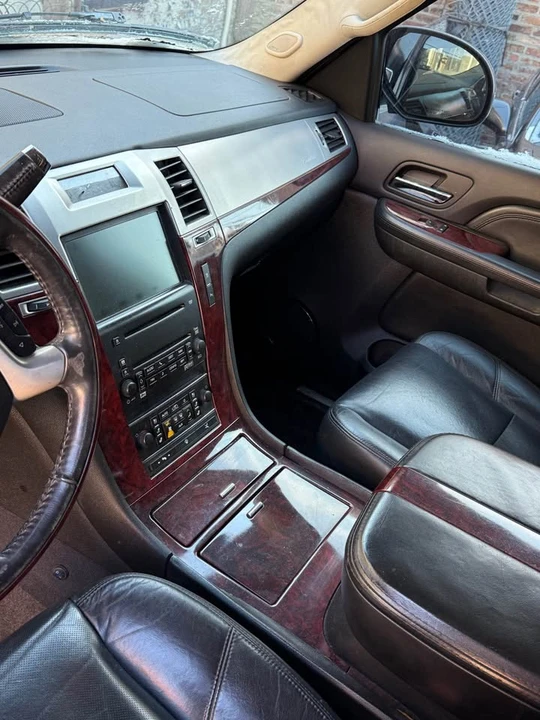 2008 Cadillac Escalade & EXT 3rd Gen - Image 2 of 5