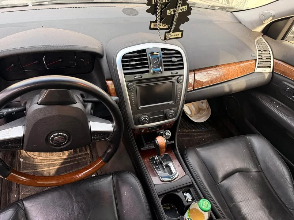 2008 Cadillac SRX - Image 2 of 8