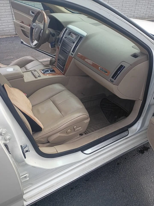 2008 Cadillac STS - Image 9 of 10