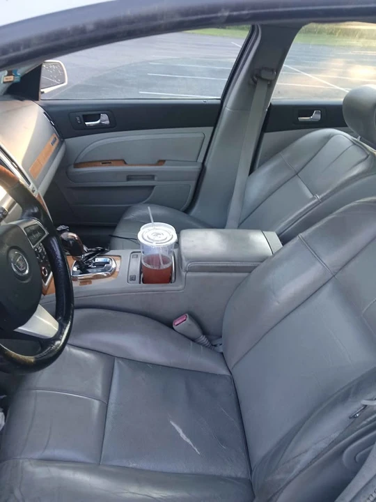 2008 Cadillac STS - Image 9 of 11