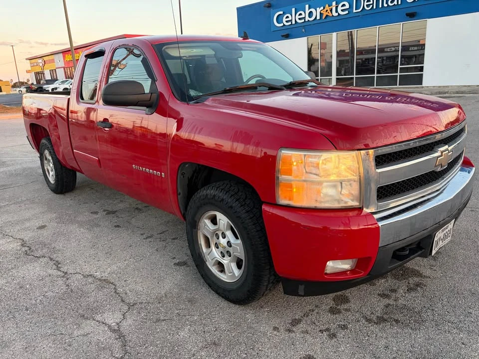 2008 Chevrolet Silverado 2nd Gen - Image 2 of 14