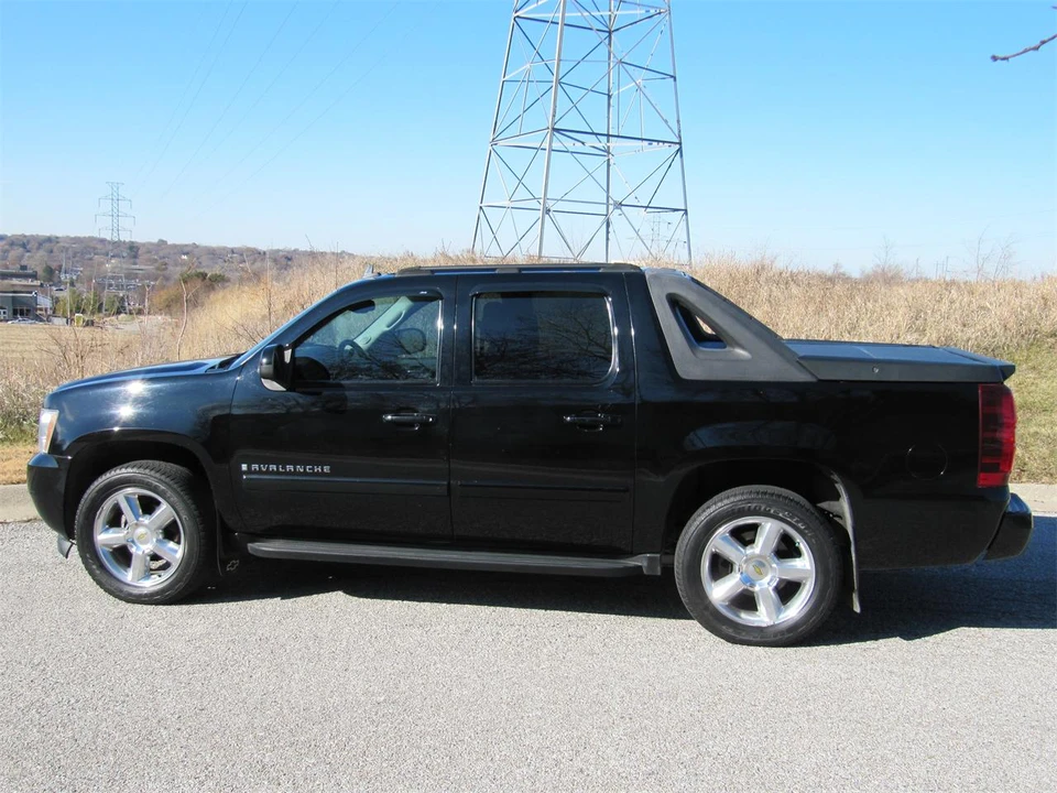 2008 Chevrolet Avalanche - Image 3 of 28