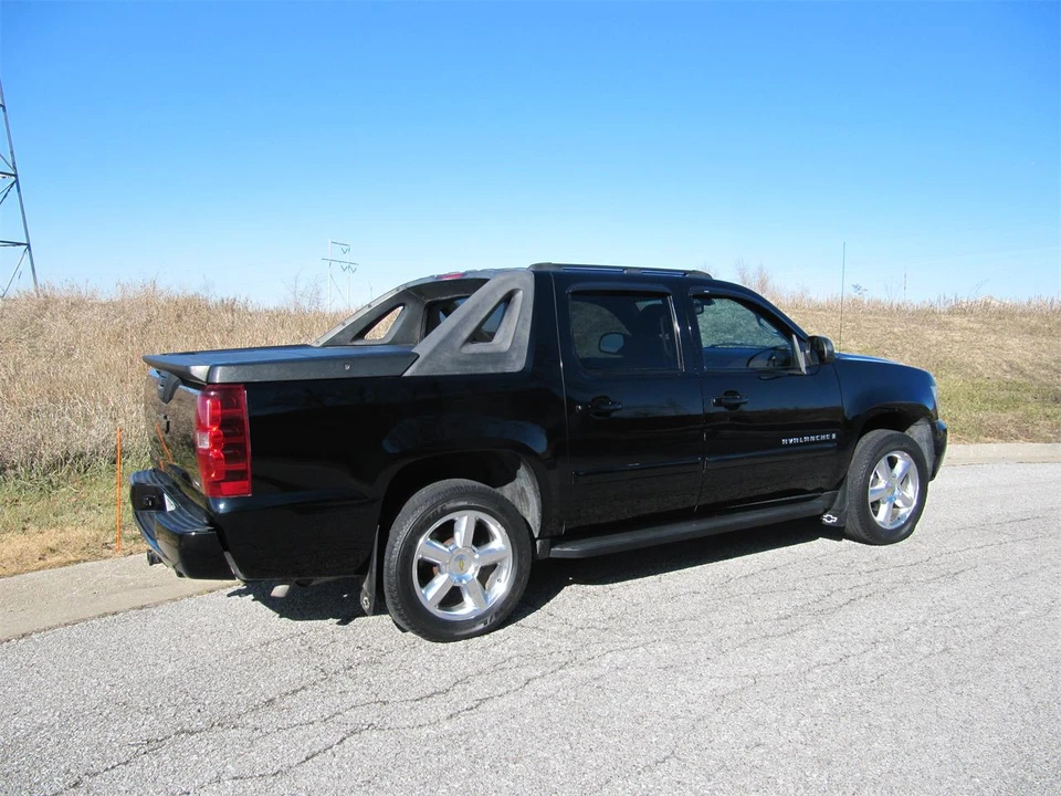 2008 Chevrolet Avalanche - Image 12 of 28