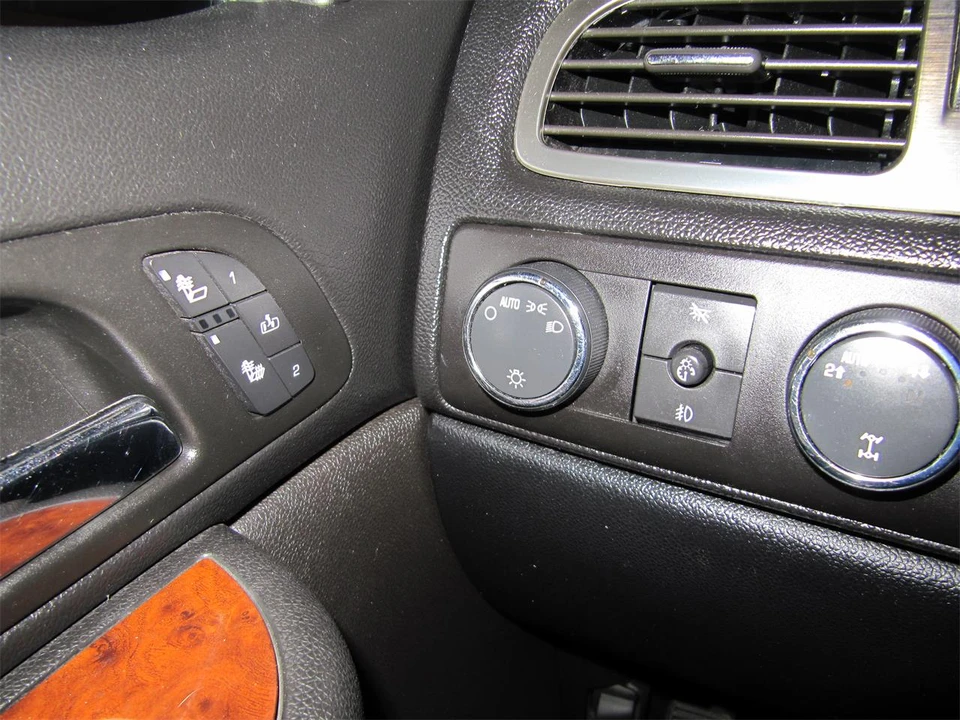 2008 Chevrolet Avalanche - Image 20 of 28