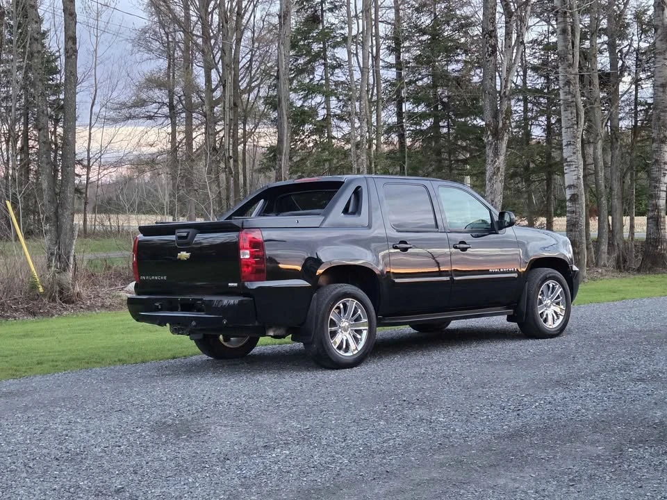 2008 Chevrolet Avalanche - Image 8 of 9