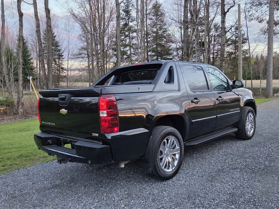 2008 Chevrolet Avalanche - Image 3 of 9