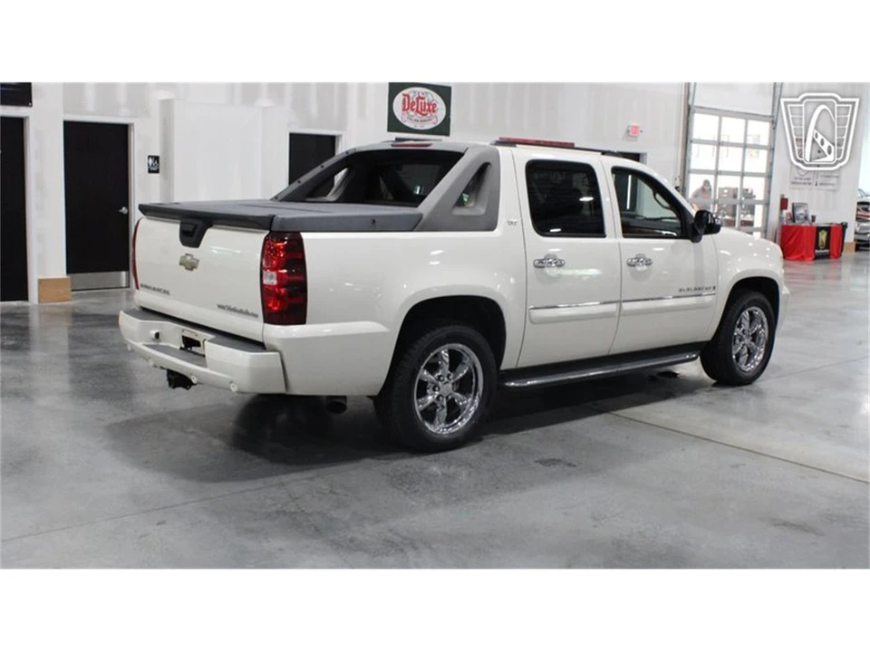 2008 Chevrolet Avalanche - Image 12 of 31