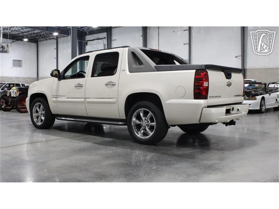 2008 Chevrolet Avalanche - Image 18 of 31
