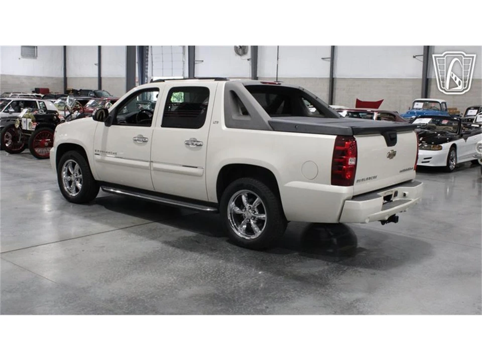 2008 Chevrolet Avalanche - Image 10 of 31