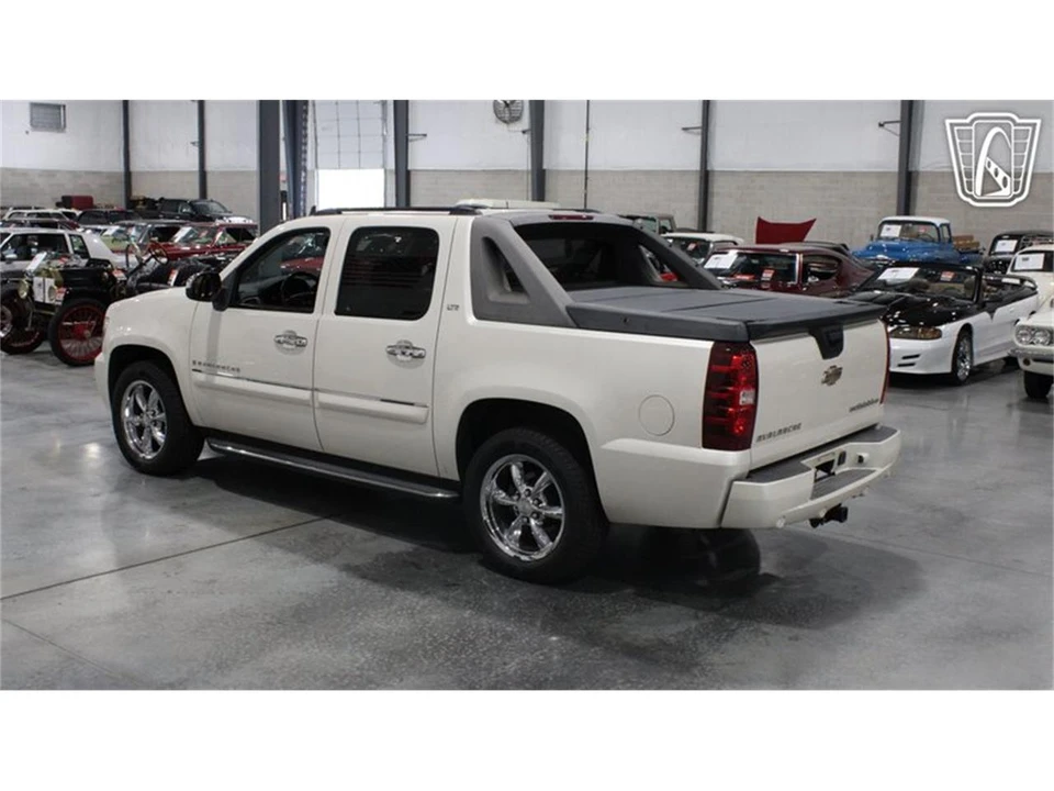 2008 Chevrolet Avalanche - Image 28 of 31