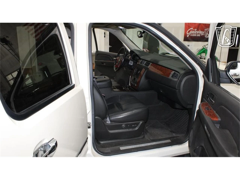2008 Chevrolet Avalanche - Image 3 of 31